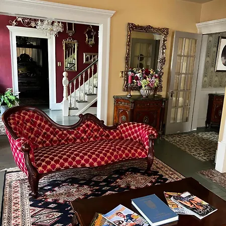 Commodore Bed & Breakfast-3
