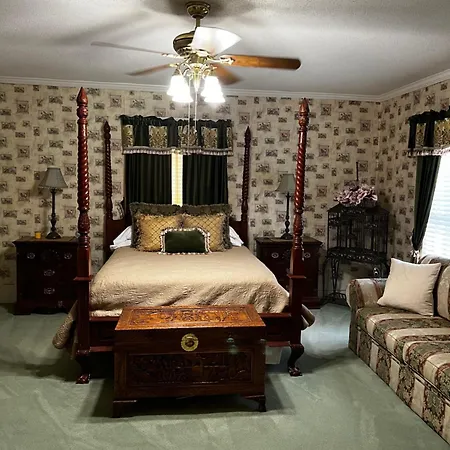 Commodore Bed & Breakfast-2